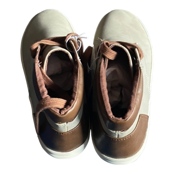 Boy High Top Tan Leather Booties Size 6 in Excellent Use Condition - Picture 2 of 3